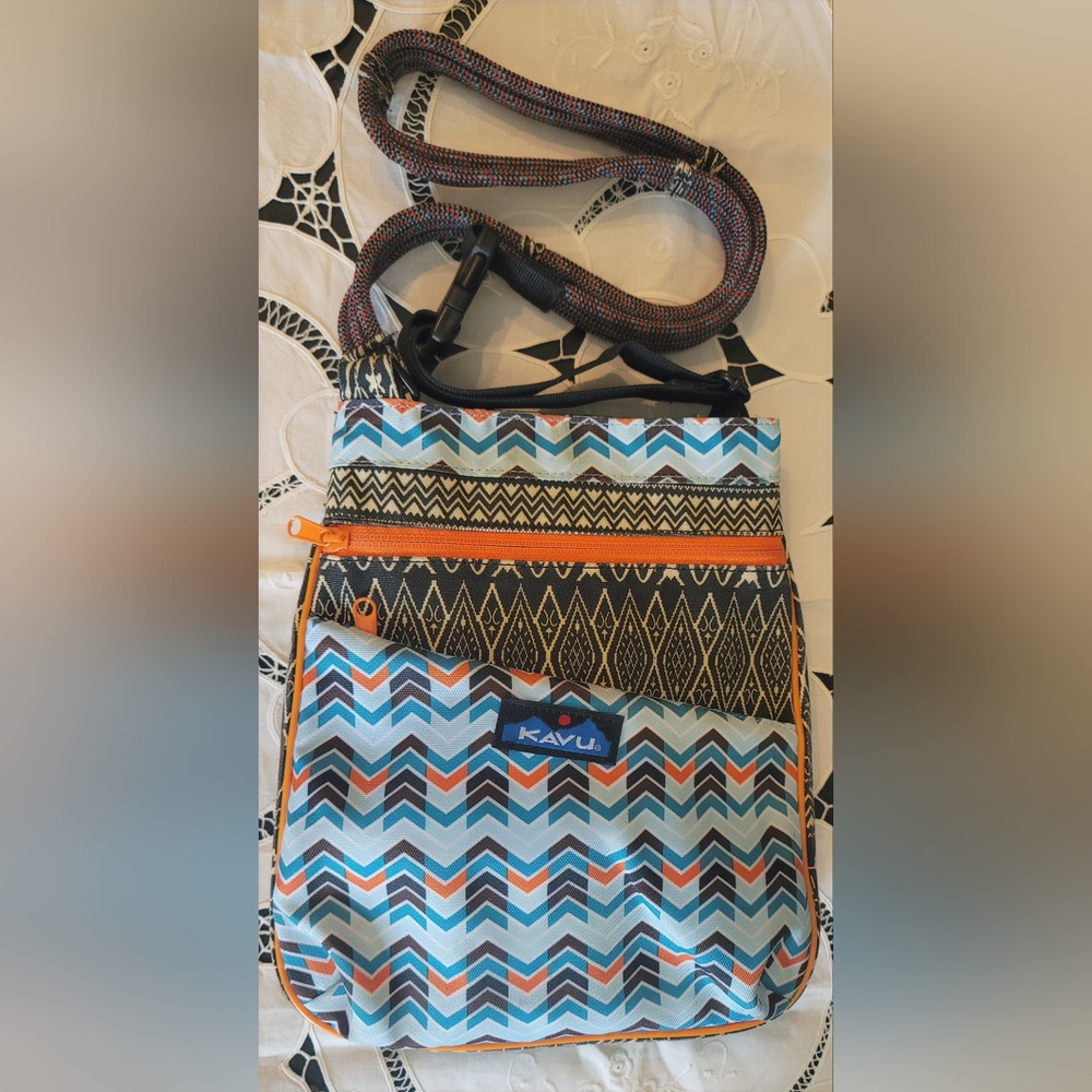 Kavu aztec crossbody bag
